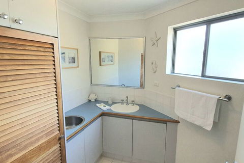Scarborough Beach Front Resort Shell 4 - Mackay Tourism 5