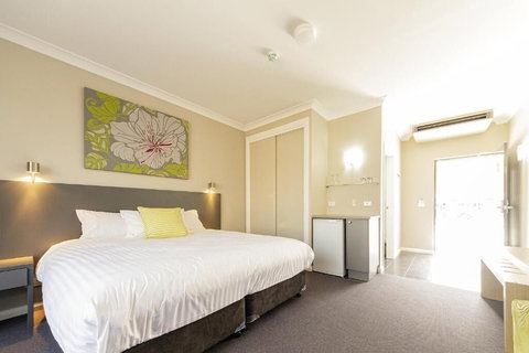 Cowra Services Club Motel - Mackay Tourism 3