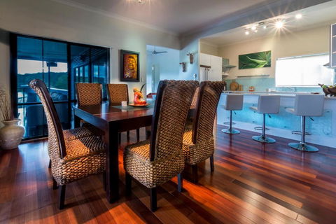 The Mountain View Retreat - Mackay Tourism 6