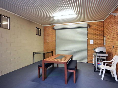 The Studio On The Lake At Fishing Point Lake Macquarie Honestly Put The Line In & Catch Fish - Mackay Tourism 5