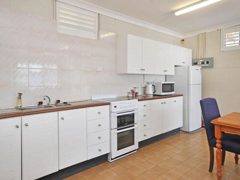 The Studio On The Lake At Fishing Point Lake Macquarie Honestly Put The Line In & Catch Fish - Mackay Tourism 4