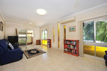 Seascape Holidays - 53 Reef Street - Mackay Tourism 0