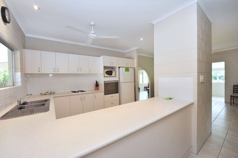 Seascape Holidays - 53 Reef Street - Mackay Tourism 3