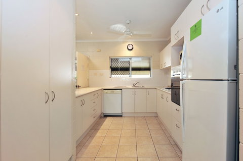 Seascape Holidays - 53 Reef Street - Mackay Tourism 1