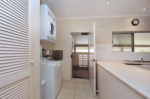 Seascape Holidays - 53 Reef Street - Mackay Tourism 2