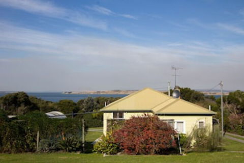 Lady Barron Holiday Home - Mackay Tourism 0