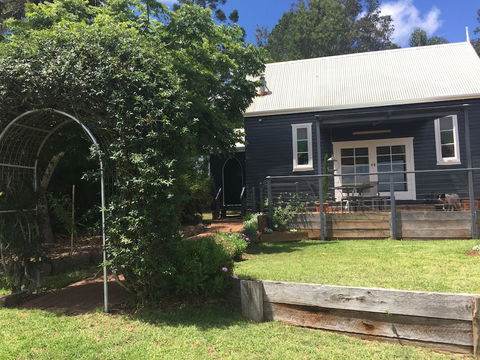 Hillview Cottages - Mackay Tourism 1