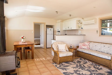 Hillview Cottages - Mackay Tourism 5