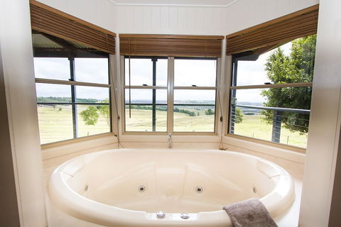 Hillview Cottages - Mackay Tourism 6