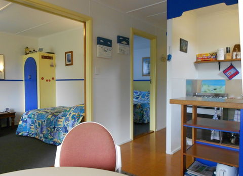 King Island Accommodation Cottages - Mackay Tourism 1