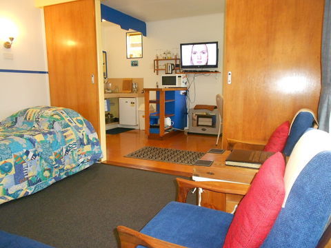 King Island Accommodation Cottages - Mackay Tourism 6