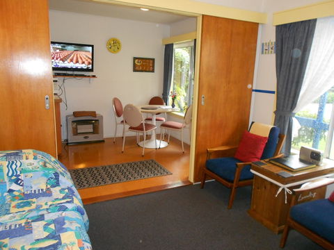 King Island Accommodation Cottages - Mackay Tourism 2