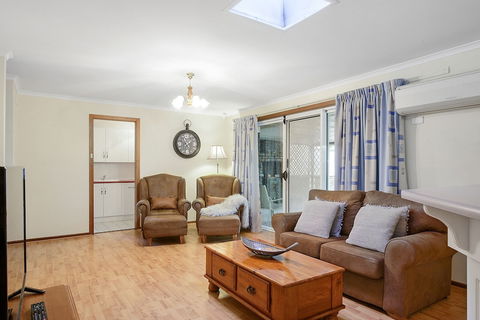 Moonta Bay Accommodation - Mackay Tourism 2