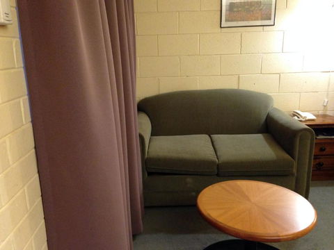 Robertson Country Motel - Mackay Tourism 3