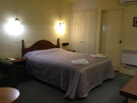 Robertson Country Motel - Mackay Tourism 4