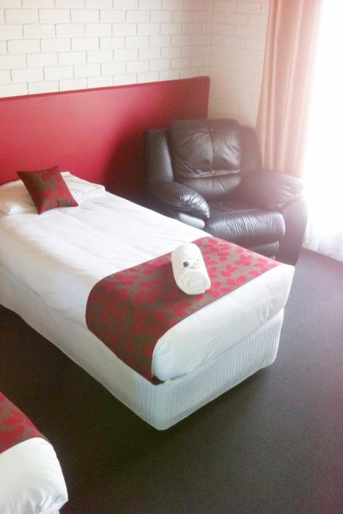 Bakery Park Motor Inn - Mackay Tourism 1