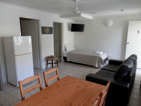 Yongala Lodge By The Strand - Mackay Tourism 4