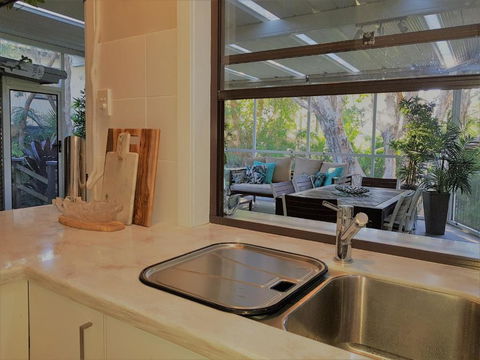 CHILL OUT BEACH HOUSE At FORSTER - Mackay Tourism 5