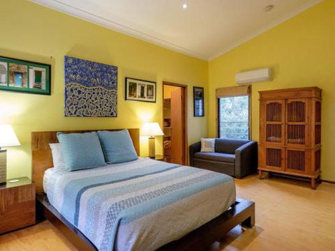 Five Bimba (Tractor House) - Mackay Tourism 0