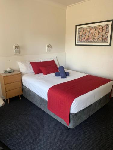 Lake Munmorah Motel - Mackay Tourism 4