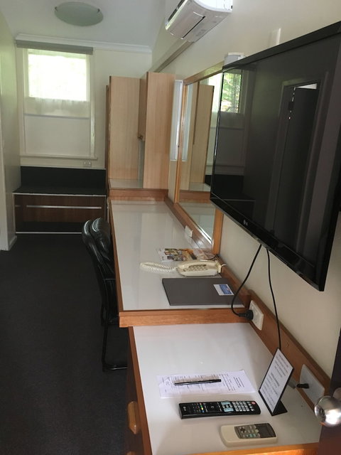 Waterview Gosford Motor Inn - Mackay Tourism 3