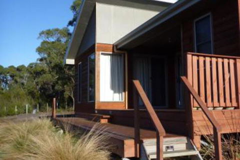Yakkalla Holiday Cottage - Mackay Tourism 0