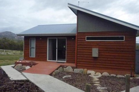 Yakkalla Holiday Cottage - Mackay Tourism 1