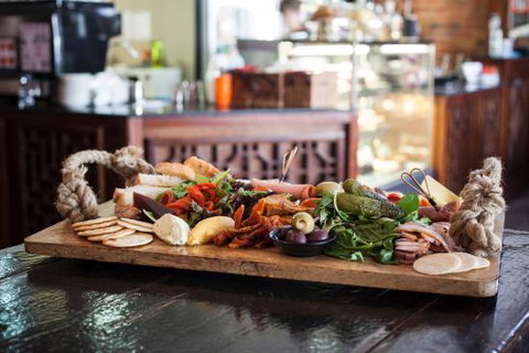 Uneke Lounge - Mackay Tourism 0