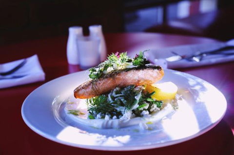 Springfields On Deakin Restaurant - Mackay Tourism 0