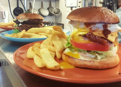 Morgans Bar And Grill - Mackay Tourism 0