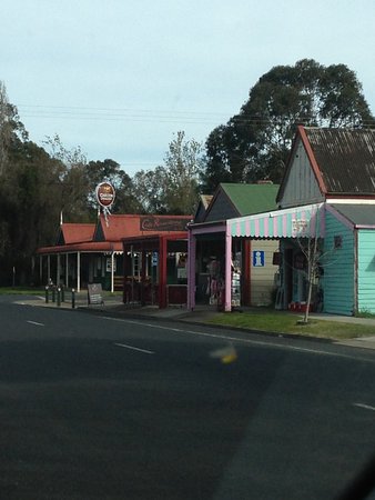 Briagolong Cafe - Mackay Tourism 0