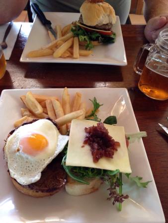 Glenrowan Hotel - Mackay Tourism 0