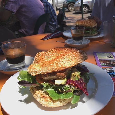 Lulu's Cafe - Mackay Tourism 0