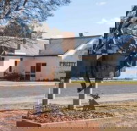 Pretty Pine Hotel - Mackay Tourism