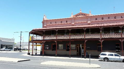 The Club Hotel Experience - Mackay Tourism 0
