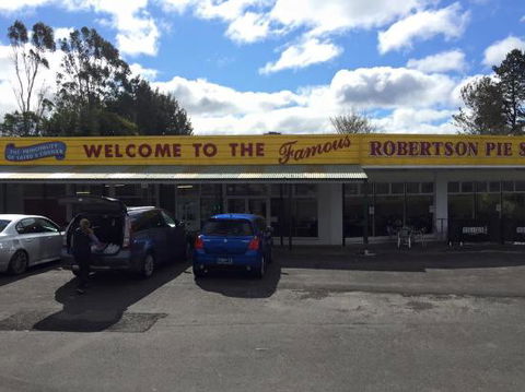 Robertson Pie Shop - Mackay Tourism 0