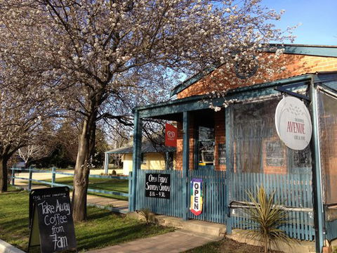 The O'Connell Avenue Cafe & Store - Mackay Tourism 0