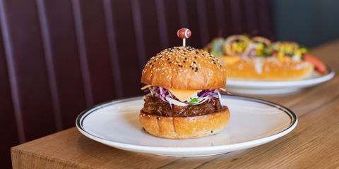 Fat Freddy's Beach Bar And Diner - Mackay Tourism 1