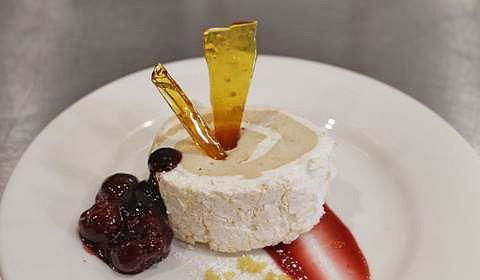 Secrets On The Lake - Mackay Tourism 0