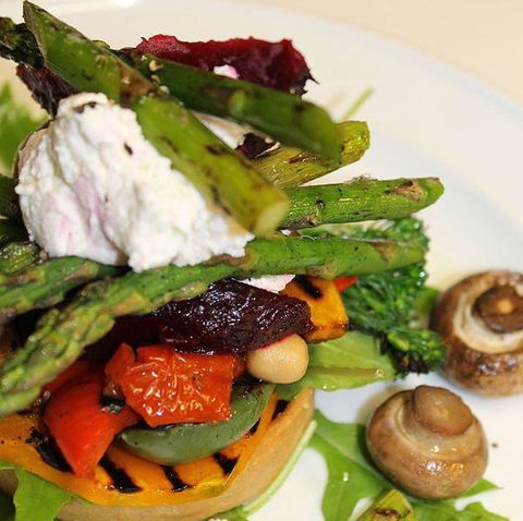 Secrets On The Lake - Mackay Tourism 6