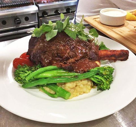 Secrets On The Lake - Mackay Tourism 8