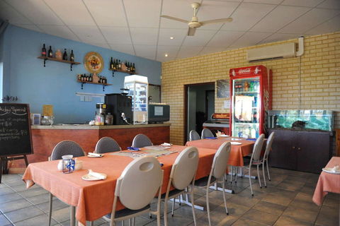 Golden Ponds Bar, Restaurant & Function Centre - Mackay Tourism 0
