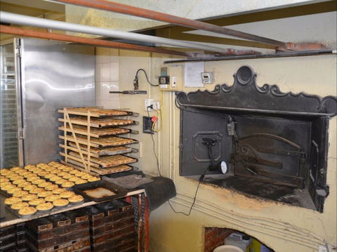 Holbrook Bakery - Mackay Tourism 0
