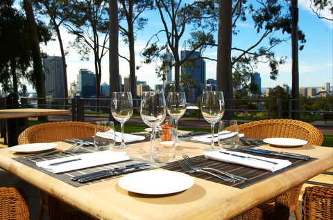 Fraser's Restaurant - Mackay Tourism 0