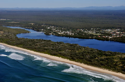 Stuarts Point Tavern / Yarrahinni Hotel - Mackay Tourism 0