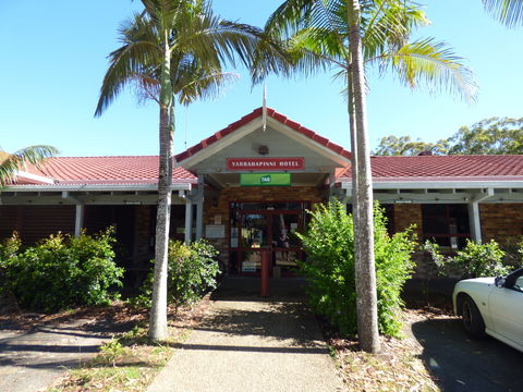 Stuarts Point Tavern / Yarrahinni Hotel - Mackay Tourism 1