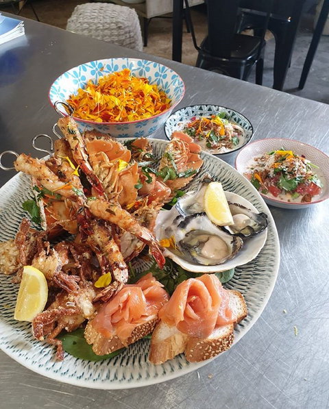 Pandanus Garden Bar And Restaurant - Mackay Tourism 1