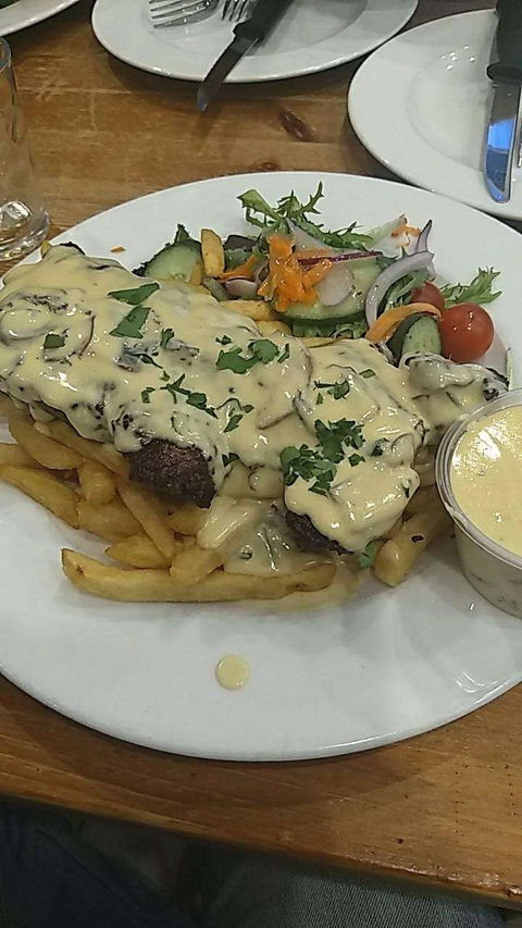 HIYC Cafe & Restaurant - Mackay Tourism 0