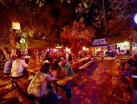 Montes Lounge - Mackay Tourism 0