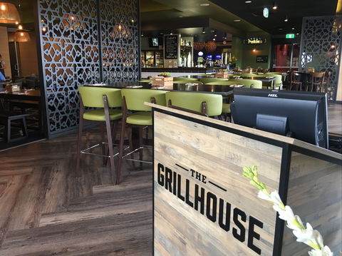 The Racehorse Hotel - Mackay Tourism 0